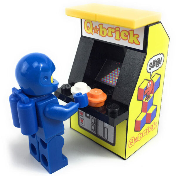 B3 Customs Q*Brick Arcade Machine made from LEGO parts - Image 4
