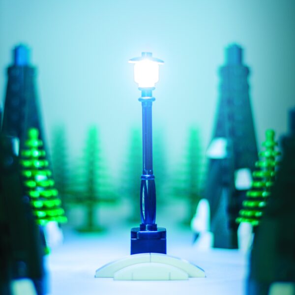 Black Light-Up Lamp Post (White / Cold Light) - Brick Powered with Cord - Image 3