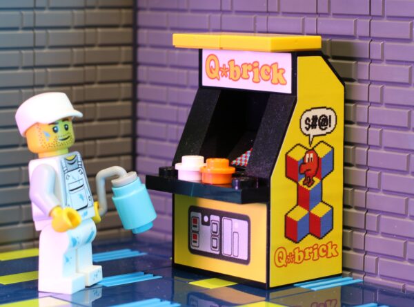 B3 Customs Q*Brick Arcade Machine made from LEGO parts - Image 3