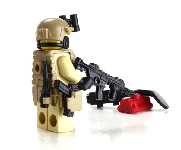EOD Explosive Ordnance Disposal Specialist Minifig - Image 3