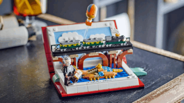 LEGO Tribute to Jules Verne's Books GWP Set (40690) - Image 3