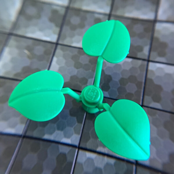 Plant, Flower Stem 1 x 1 x 2/3 with 3 Large Leaves - Official LEGO® Part - Image 2